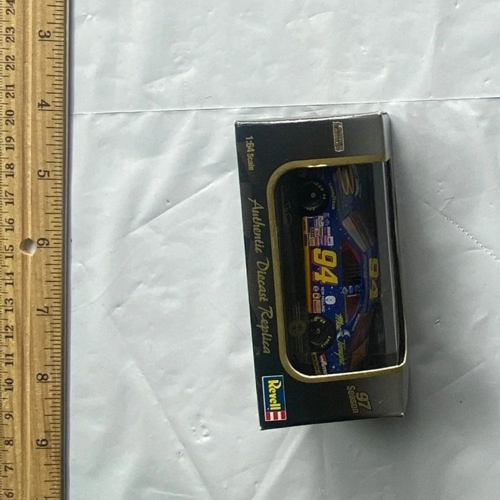 Revell 1994 Dale Earnhardt Goodwrench Service Plus 164 Scale‎ Diecast Car